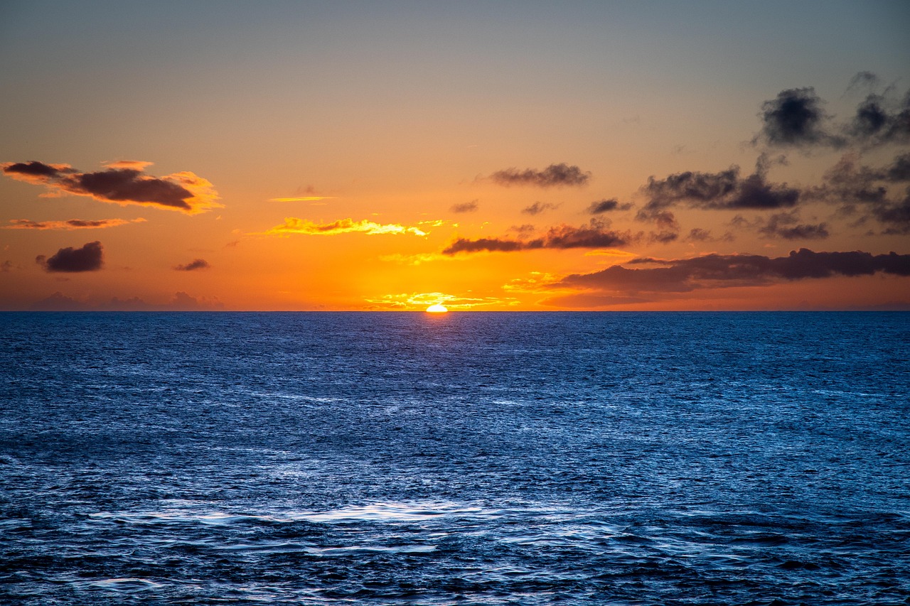 Big Island Ash Scattering Packages – Tradewind Charters