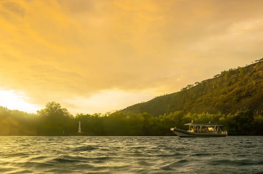 Body Glove – Super Raft Sunset Tour