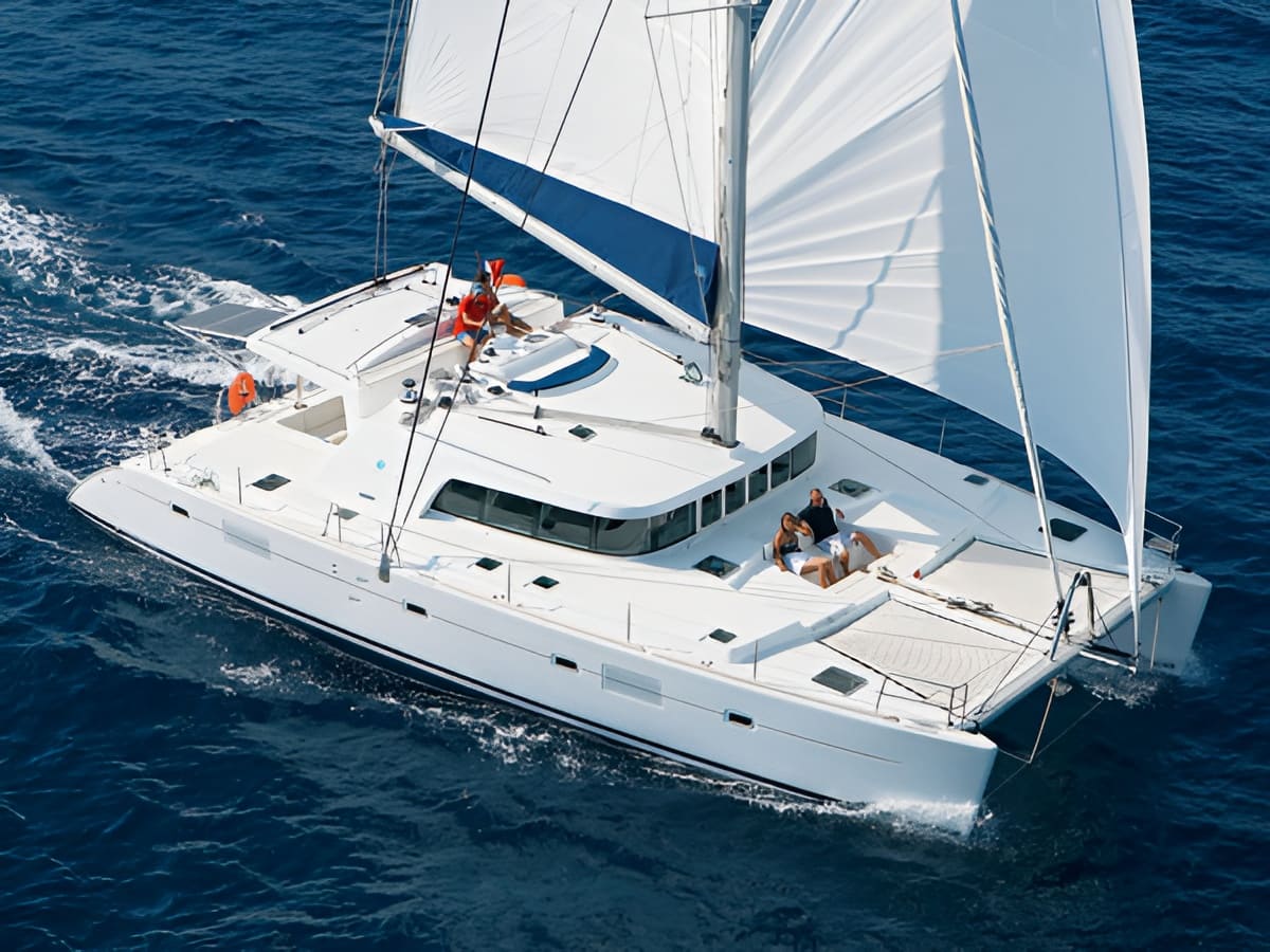 Hawaii Nautical – Kona Luxury Dolphin Snorkel Sail