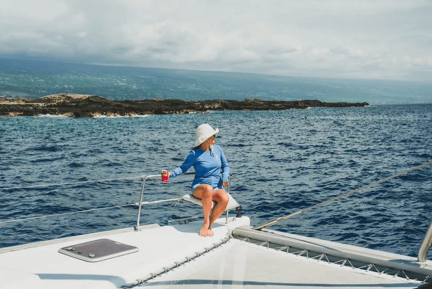 Sailing along the Kona Coast