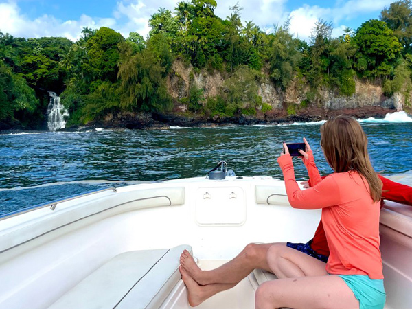 Hilo Ocean Adventures – Cliffs of Hawaii Onomea Waterfall Cruise