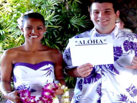 Kona Airport (KOA) Lei Greeting