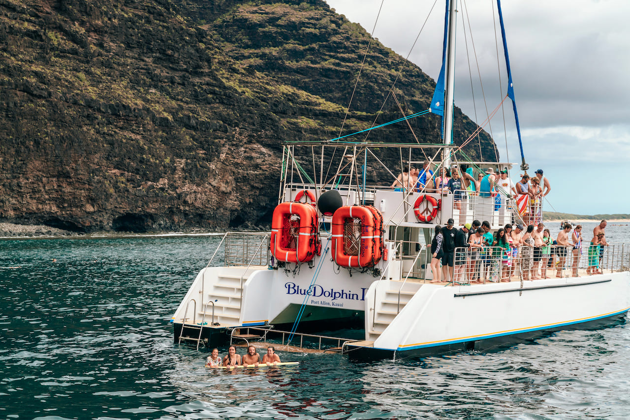 Blue Dolphin Charters – Deluxe Sunset Na Pali Snorkel