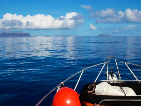 Dive boat crossing from Kauai to Niihau for a full-day scuba trip