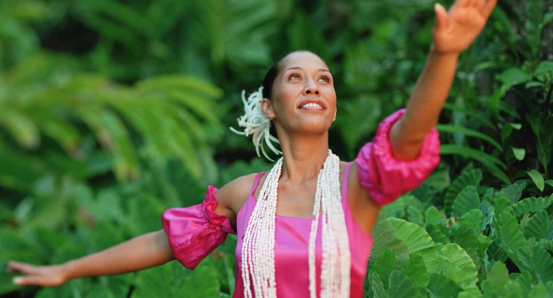 Smith's Luau Performer