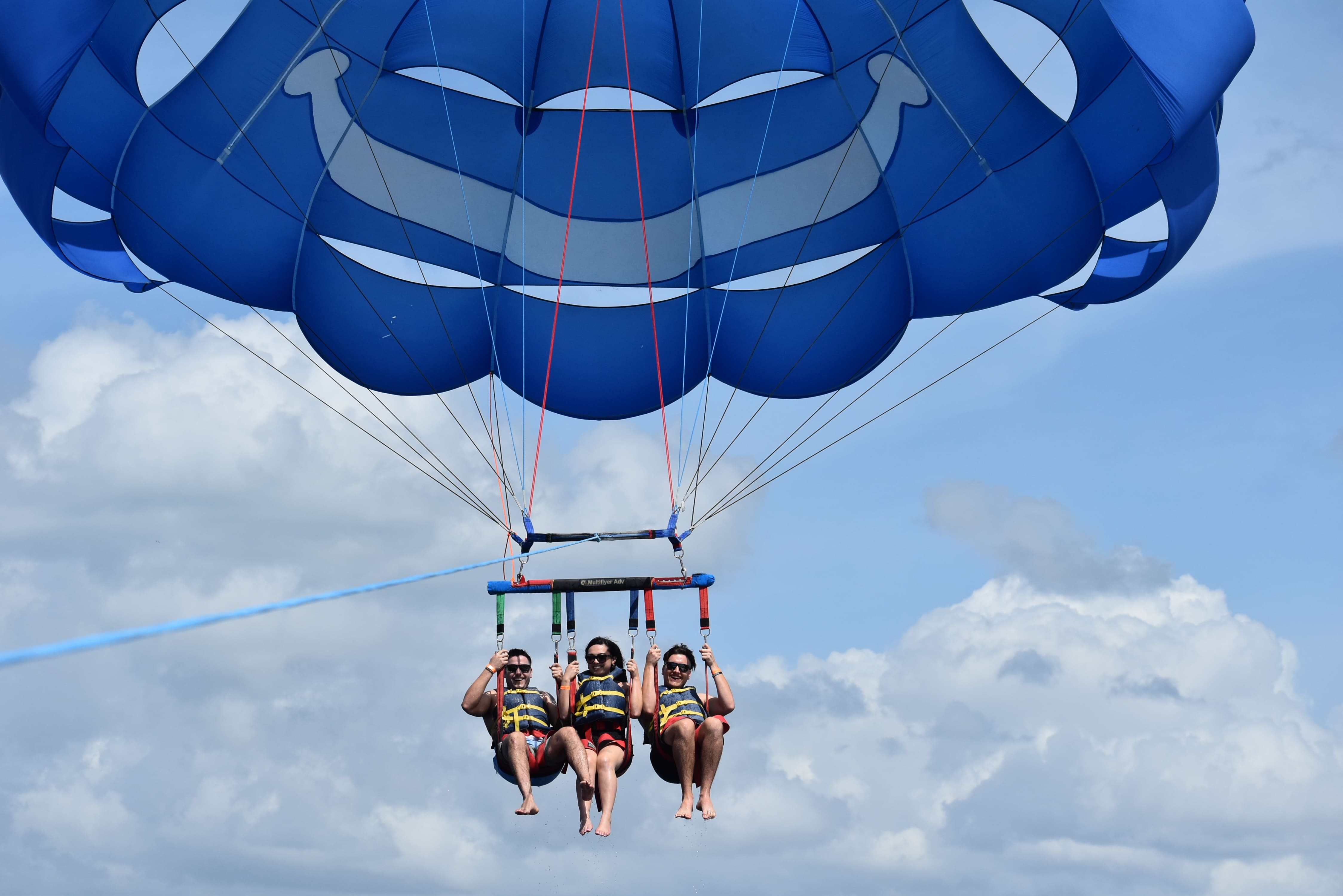 Waikiki Parasailing