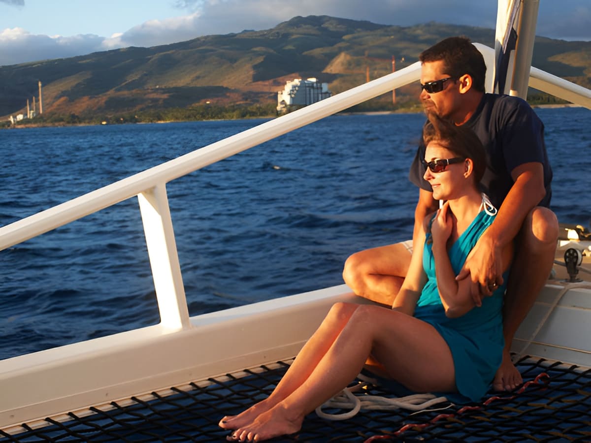 Sailing along the West Oahu Coastline