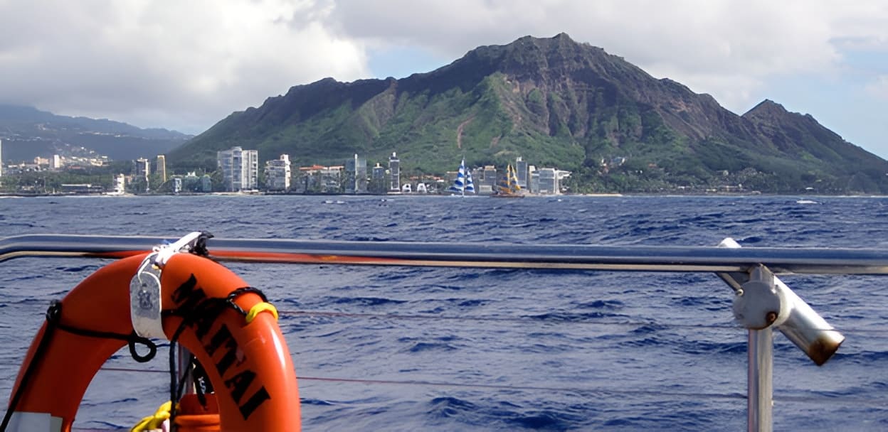 Sailing along the Waikiki Coastline