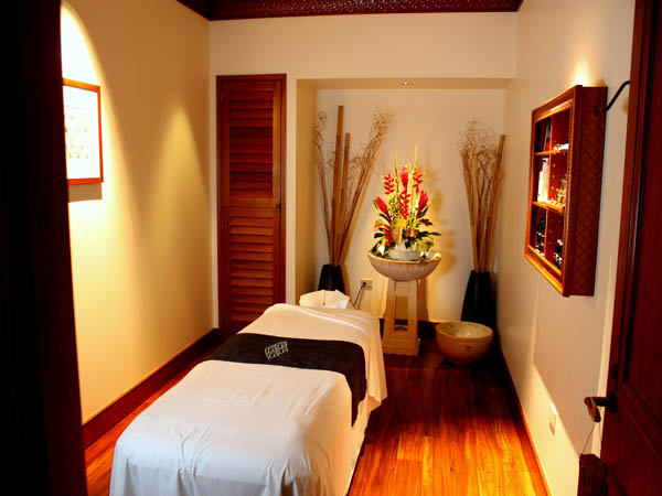 Private massage room at Mandara Spa on Oahu with peaceful, soothing atmosphere