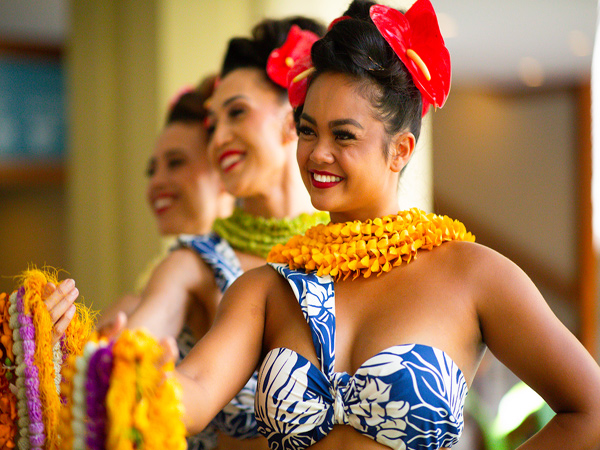 Na Lei Aloha Hula Dinner Show – Waikiki hula performance with island-style dinner on Oahu