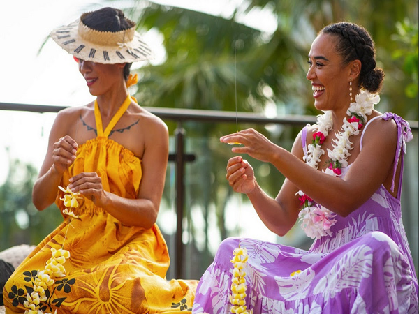 Na Lei Aloha show in Waikiki – traditional hula and Hawaiian entertainment on Oahu