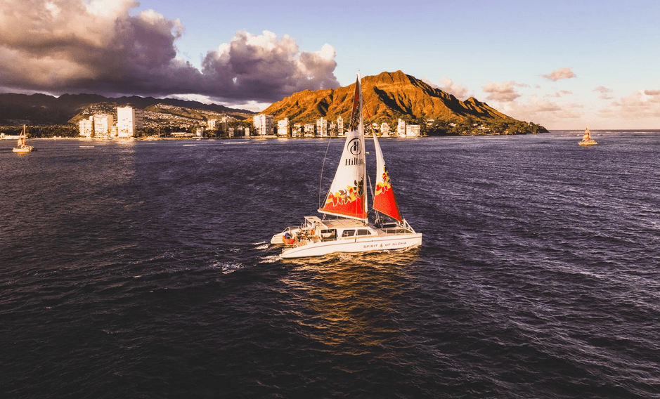 Sailing along the Waikiki Coastline