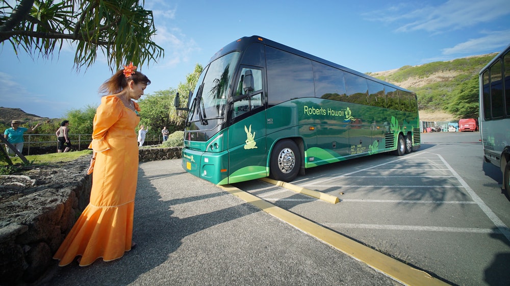 Roberts Hawaii shuttle bus for Hanauma Bay Experience tour – Oahu snorkeling transportation