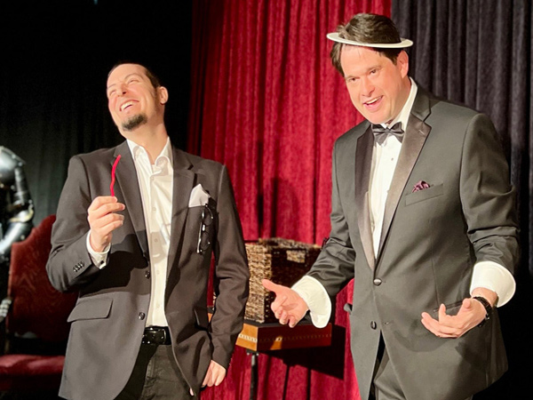 Waikiki magic show night out – live entertainment and illusions in Honolulu, Oahu